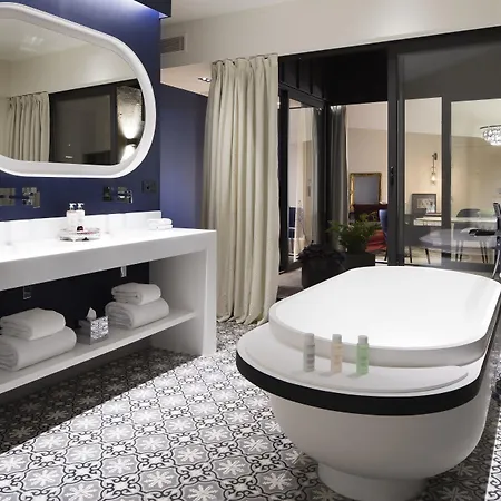 Cardinal Centre Hotell 3*