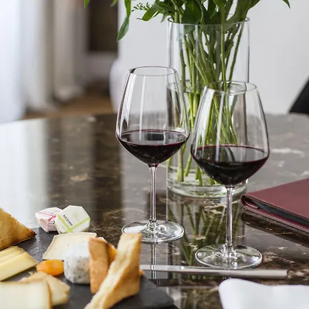 Cardinal Centre Hotel