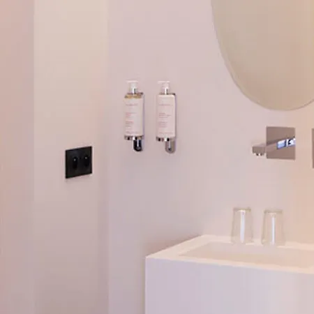 Cardinal Centre Hotel 3*