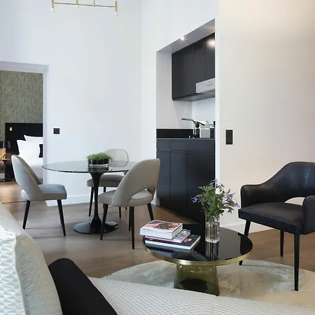 Cardinal Centre Hotel 3*