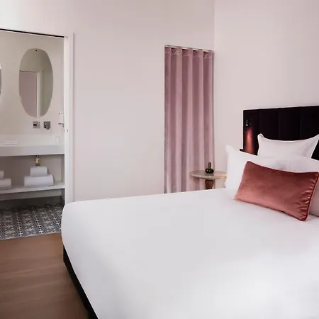 Cardinal Centre Hotell 3*