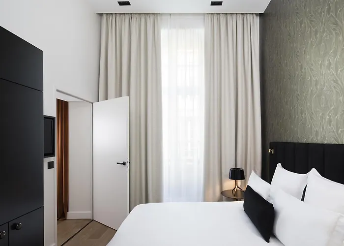 Cardinal Centre Hotel 3*