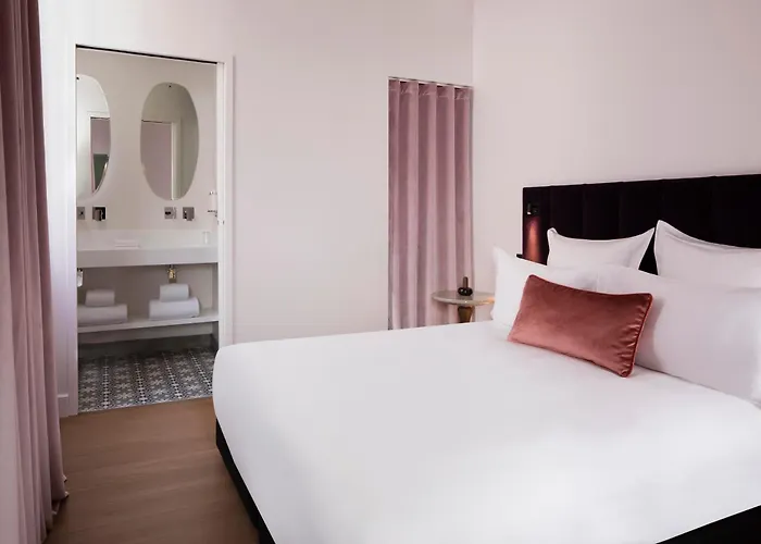 Cardinal Centre Hotel 3*