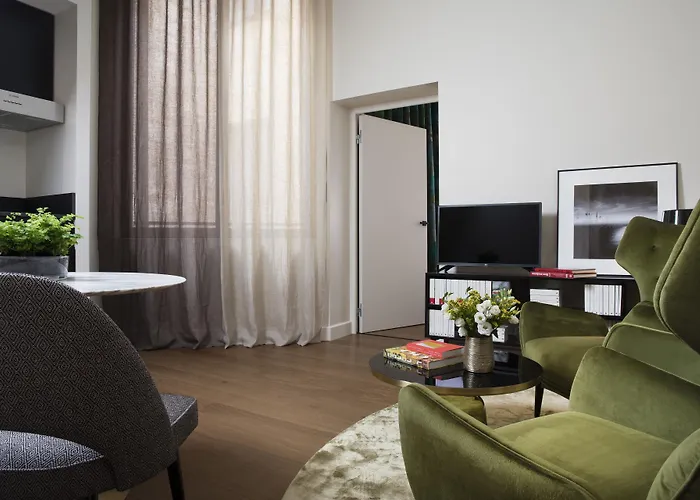 Cardinal Centre Hotel 3*