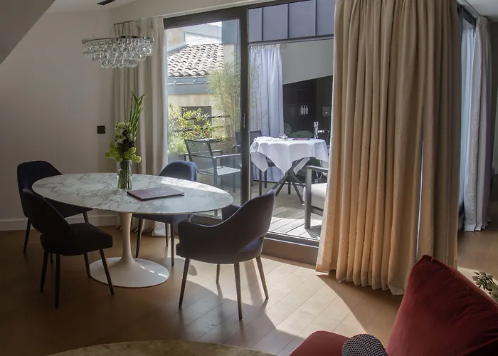 Cardinal Centre Hotel 3*